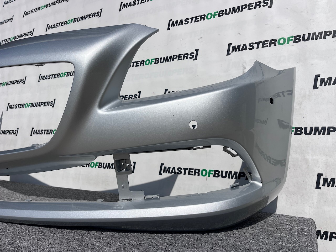 Mercedes Slk Se A172 Mk3 Cabrio 2012-2015 Front Bumper 6 Pdc Genuine [e268]