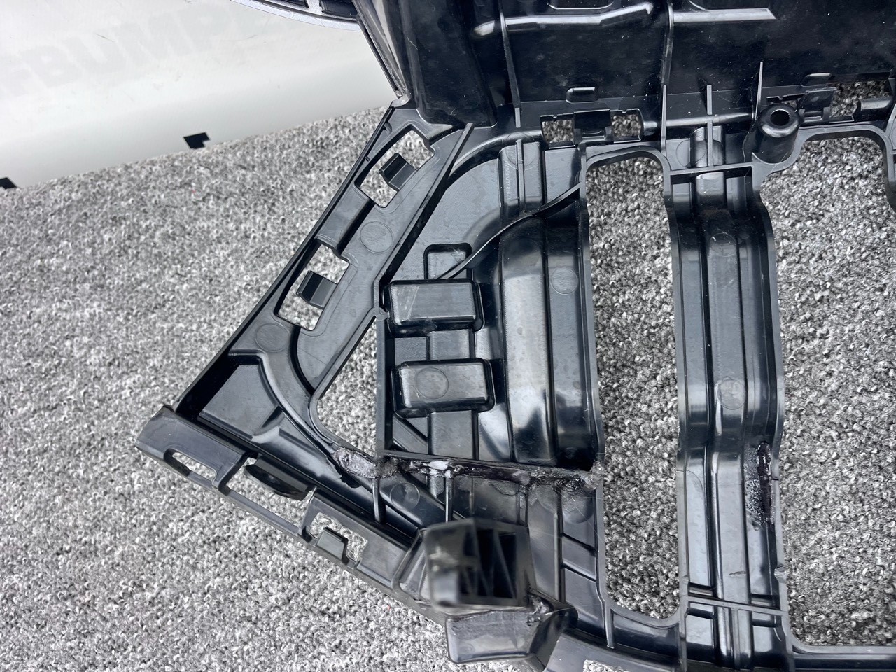 Mercedes Eqa H243 Eqb X243 Front Section Grille Bracket Trim Led Strip Genuine