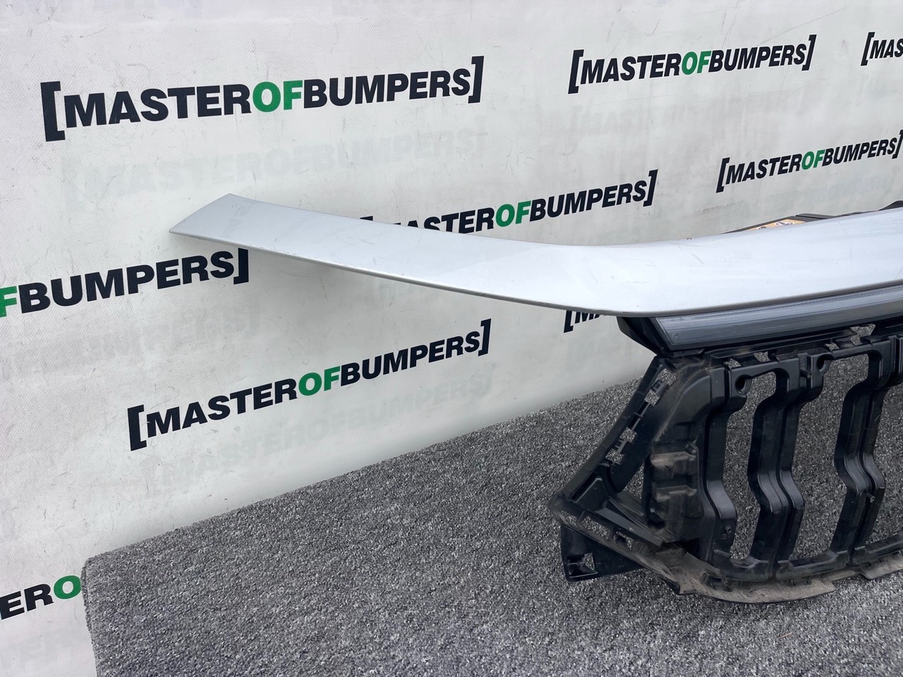 Mercedes Eqa H243 Eqb X243 Front Section Grille Bracket Trim Led Strip Genuine