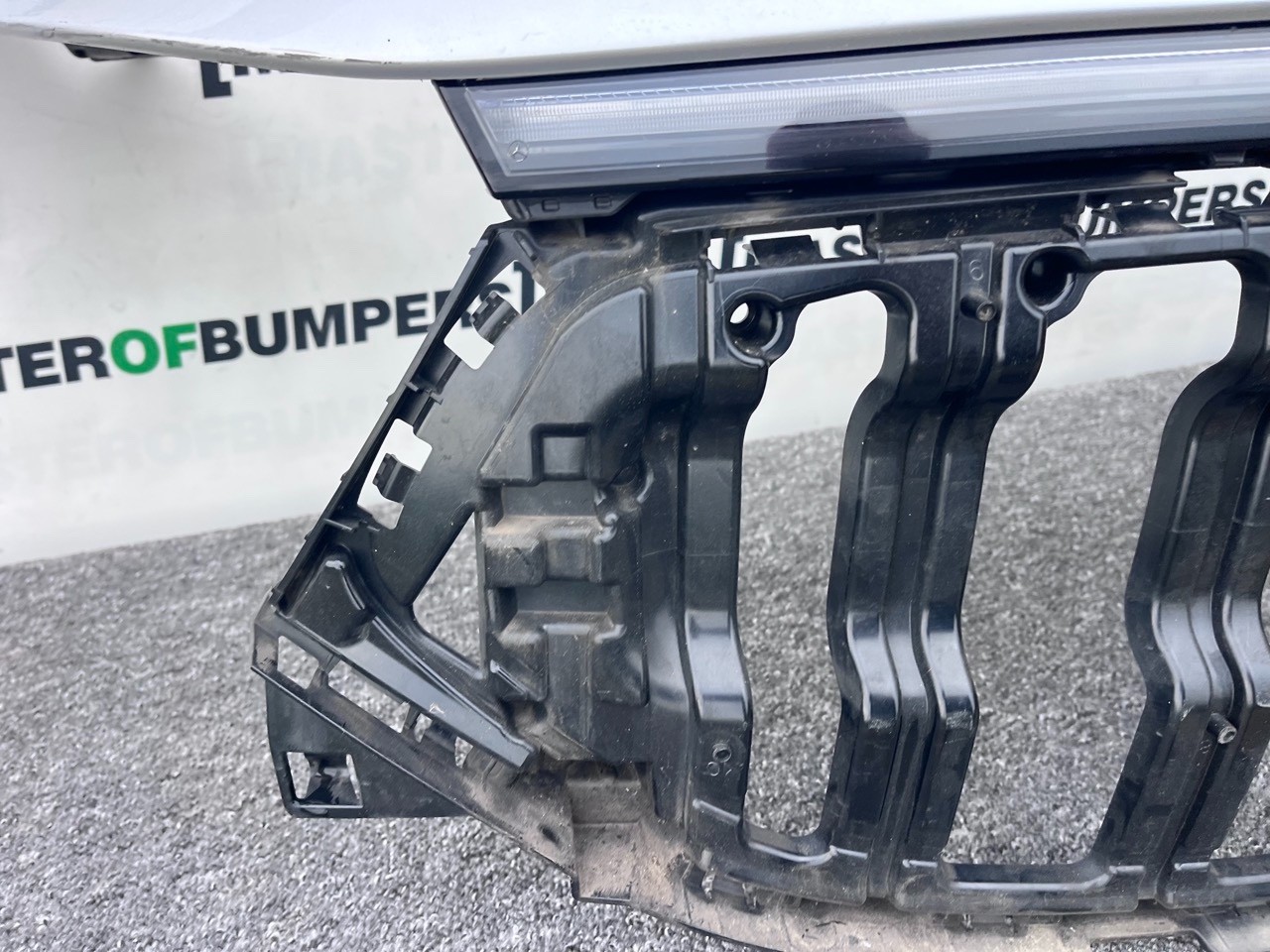 Mercedes Eqa H243 Eqb X243 Front Section Grille Bracket Trim Led Strip Genuine