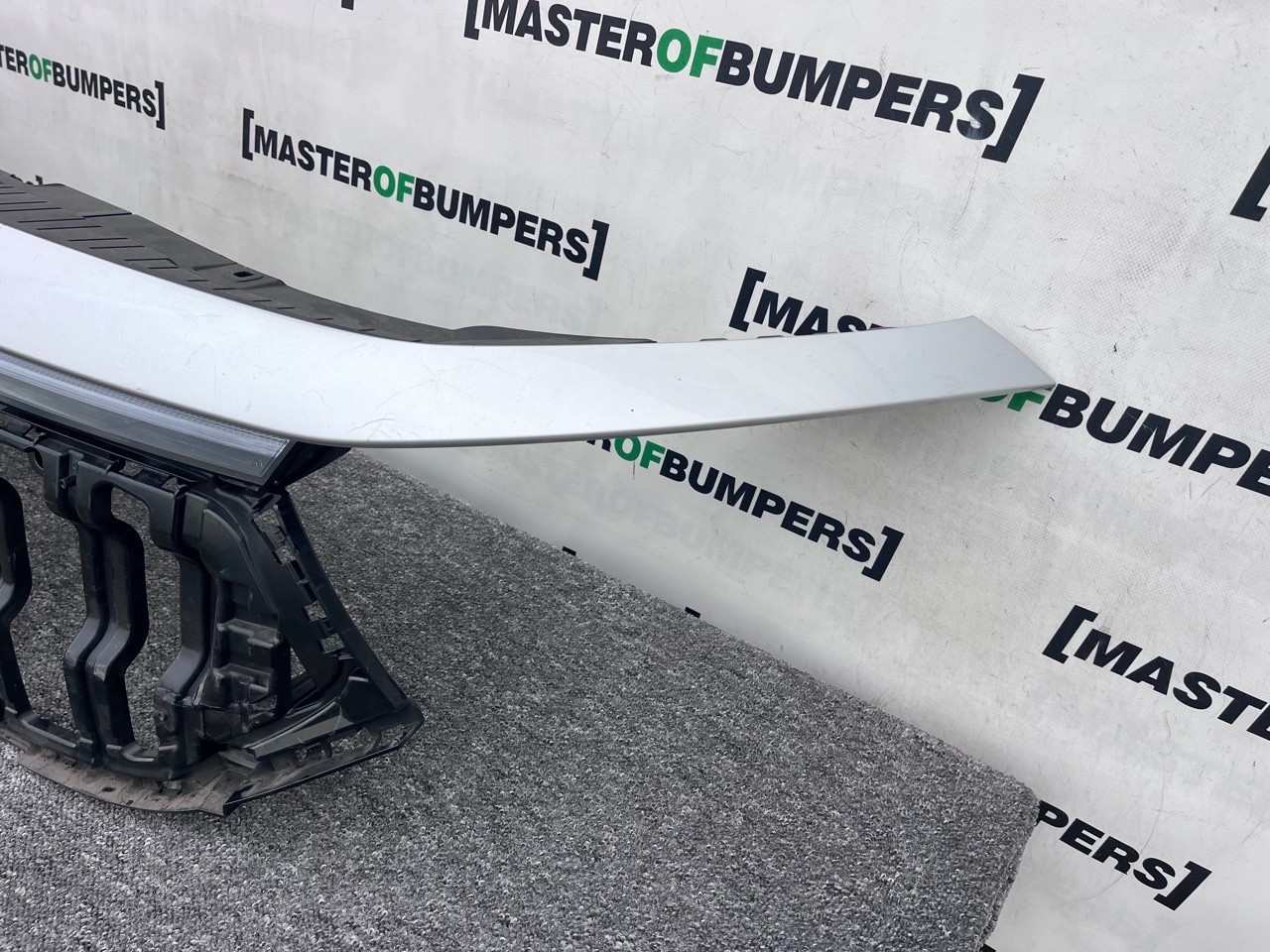 Mercedes Eqa H243 Eqb X243 Front Section Grille Bracket Trim Led Strip Genuine