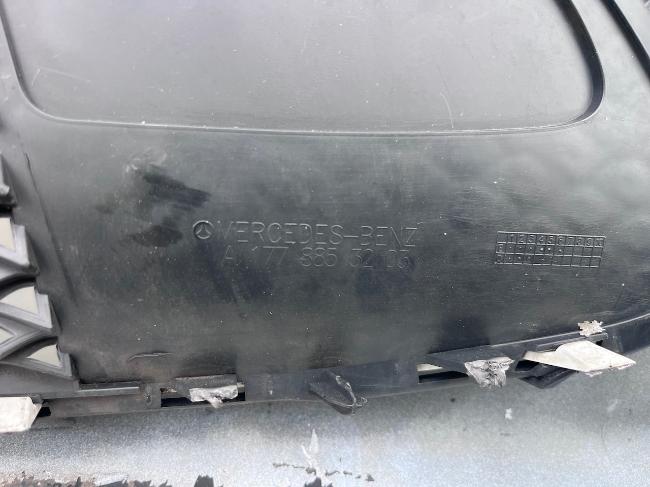 Mercedes A Class Se A177 Hatchback 2019-2022 Front Bumper 6 Pdc Genuine [e421]