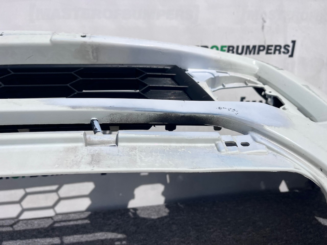 Mitsubishi L200 Barbarian Titan 2016-2019 Front Bumper Jets Genuine [m465]