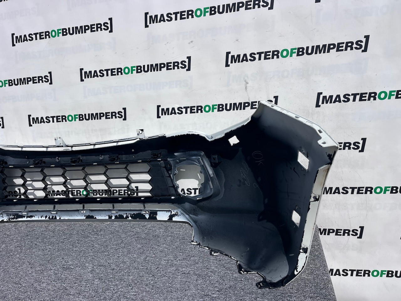 Mitsubishi L200 Barbarian Titan 2016-2019 Front Bumper Jets Genuine [m465]