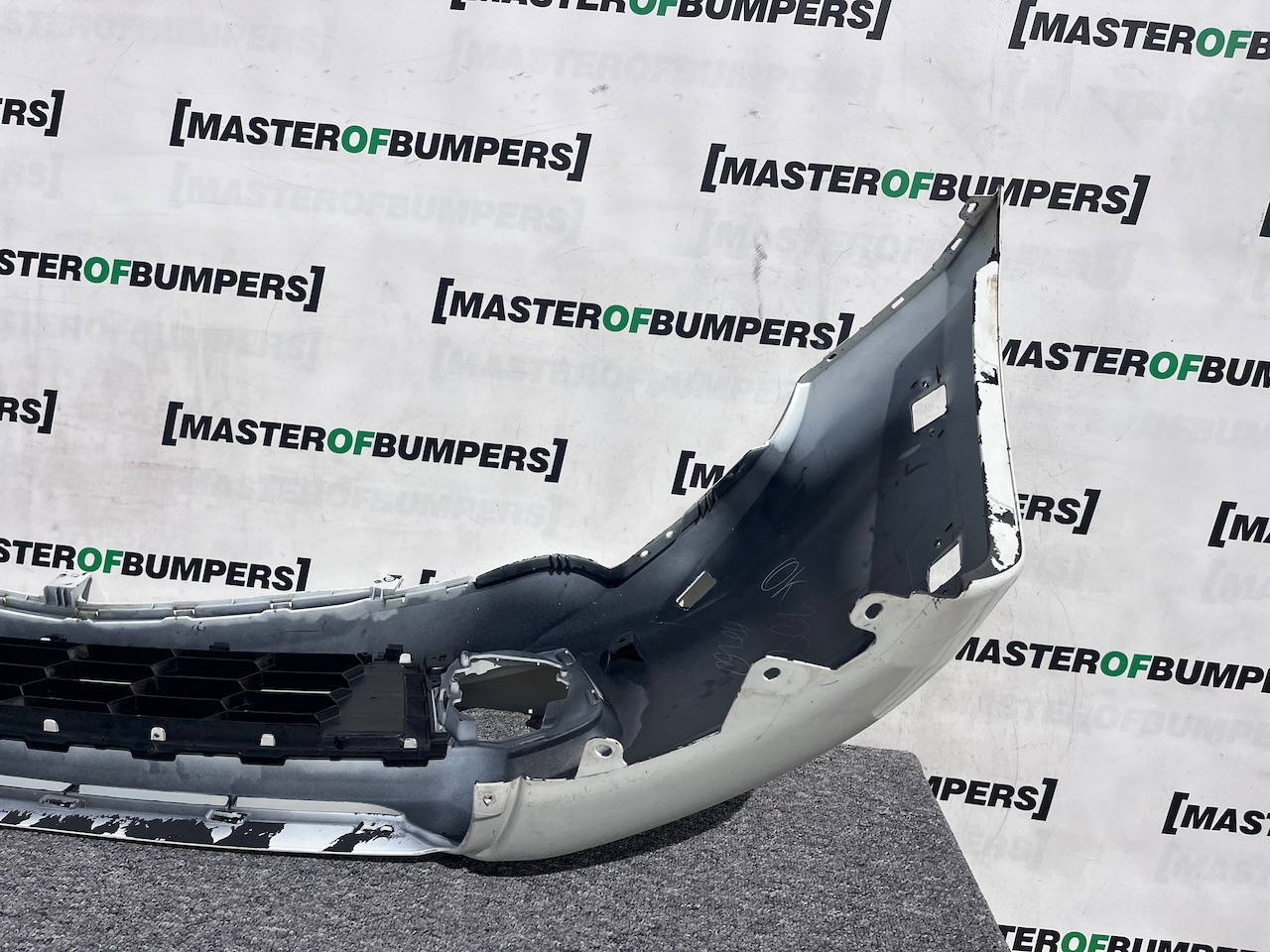 Mitsubishi L200 Barbarian Titan 2016-2019 Front Bumper Jets Genuine [m465]