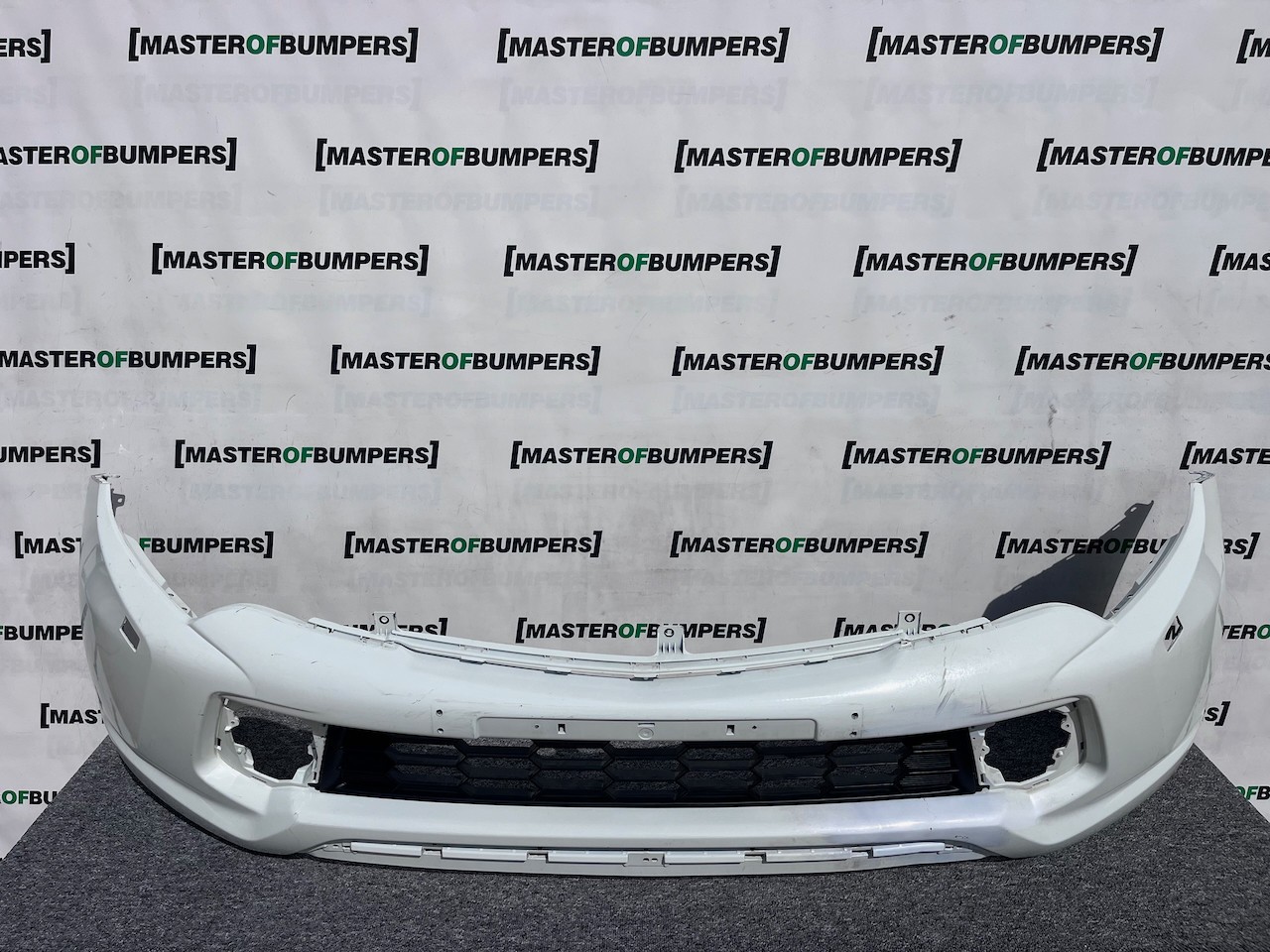Mitsubishi L200 Barbarian Titan 2016-2019 Front Bumper Jets Genuine [m465]
