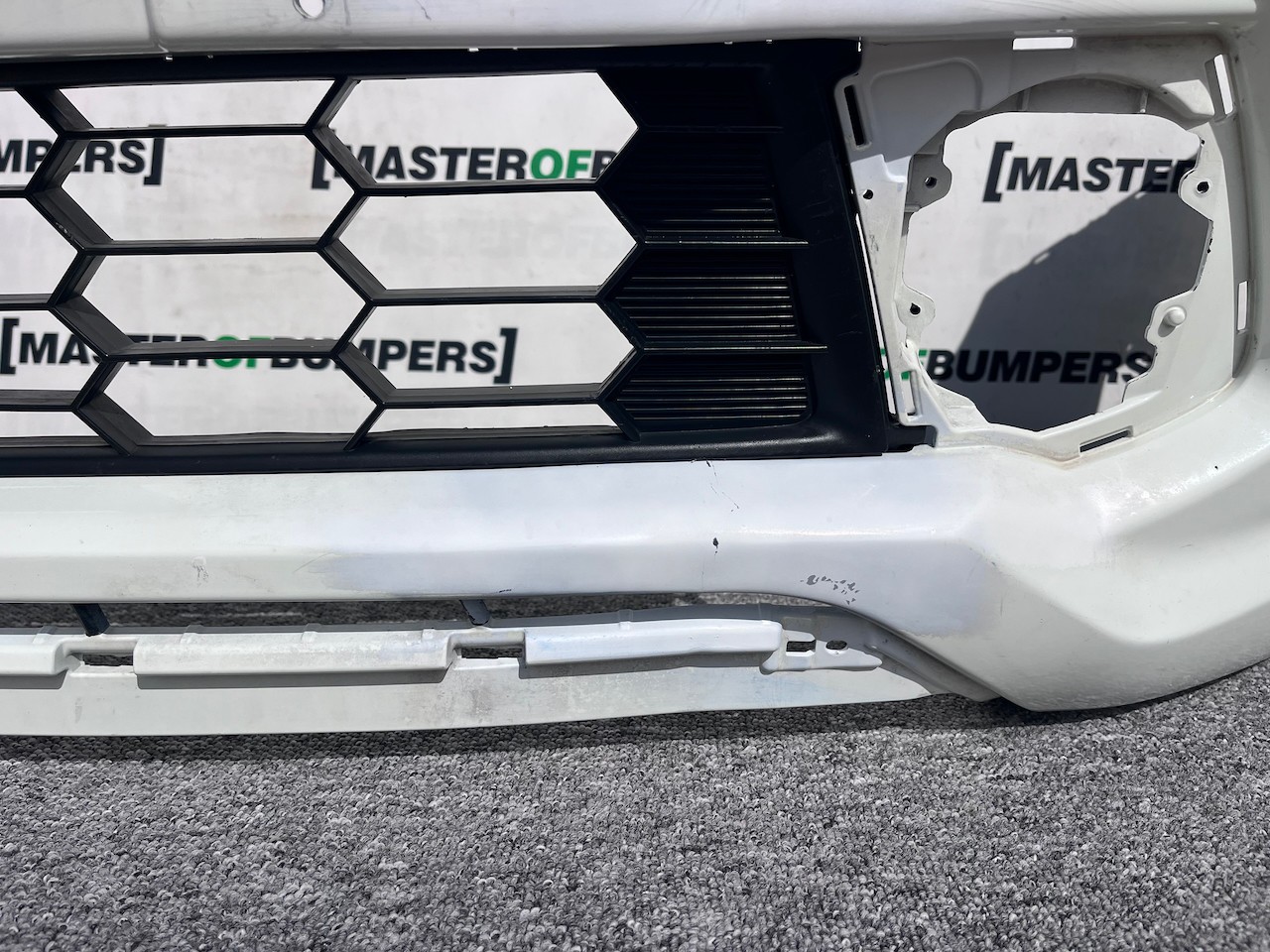 Mitsubishi L200 Barbarian Titan 2016-2019 Front Bumper Jets Genuine [m465]