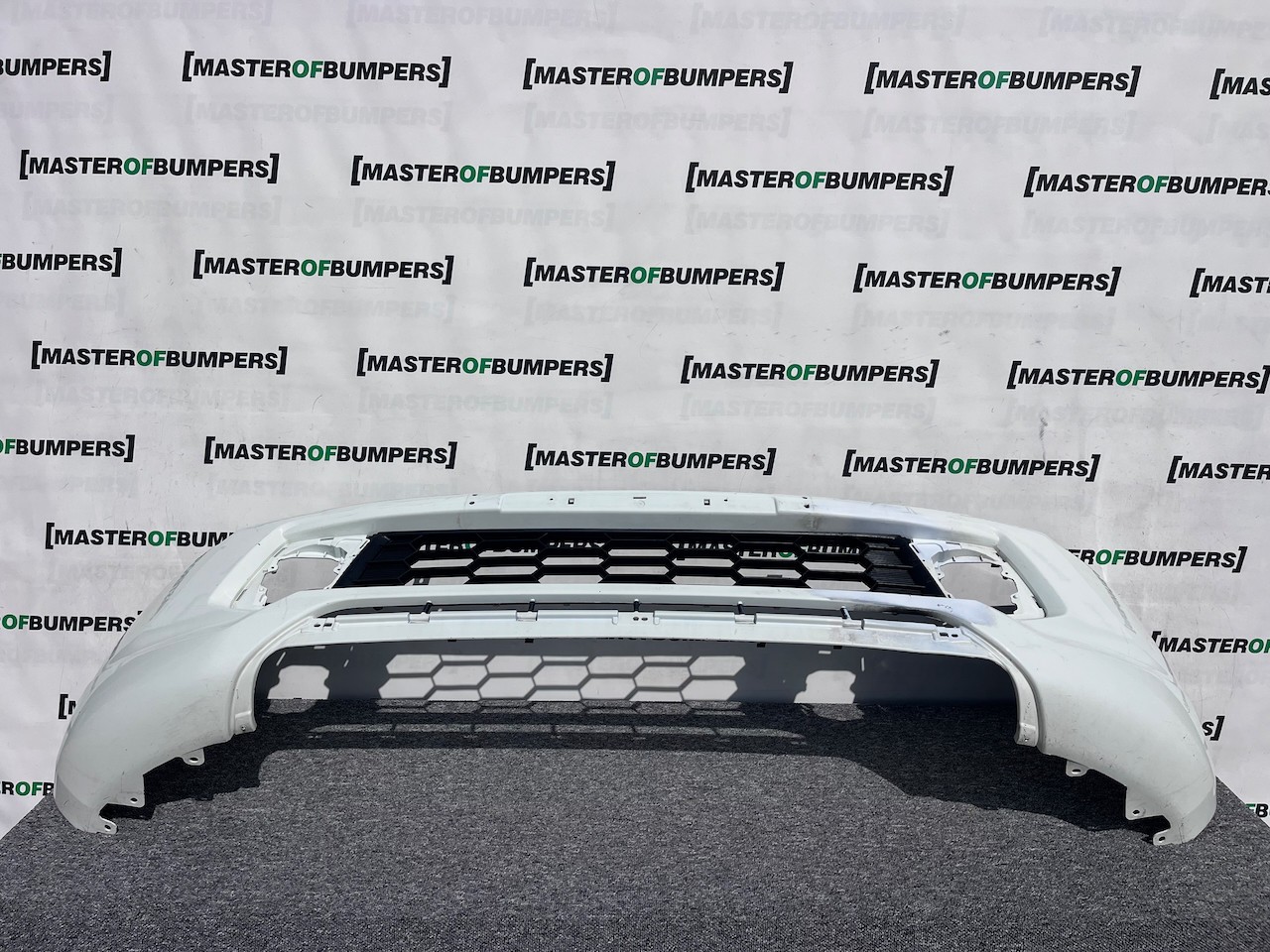 Mitsubishi L200 Barbarian Titan 2016-2019 Front Bumper Jets Genuine [m465]