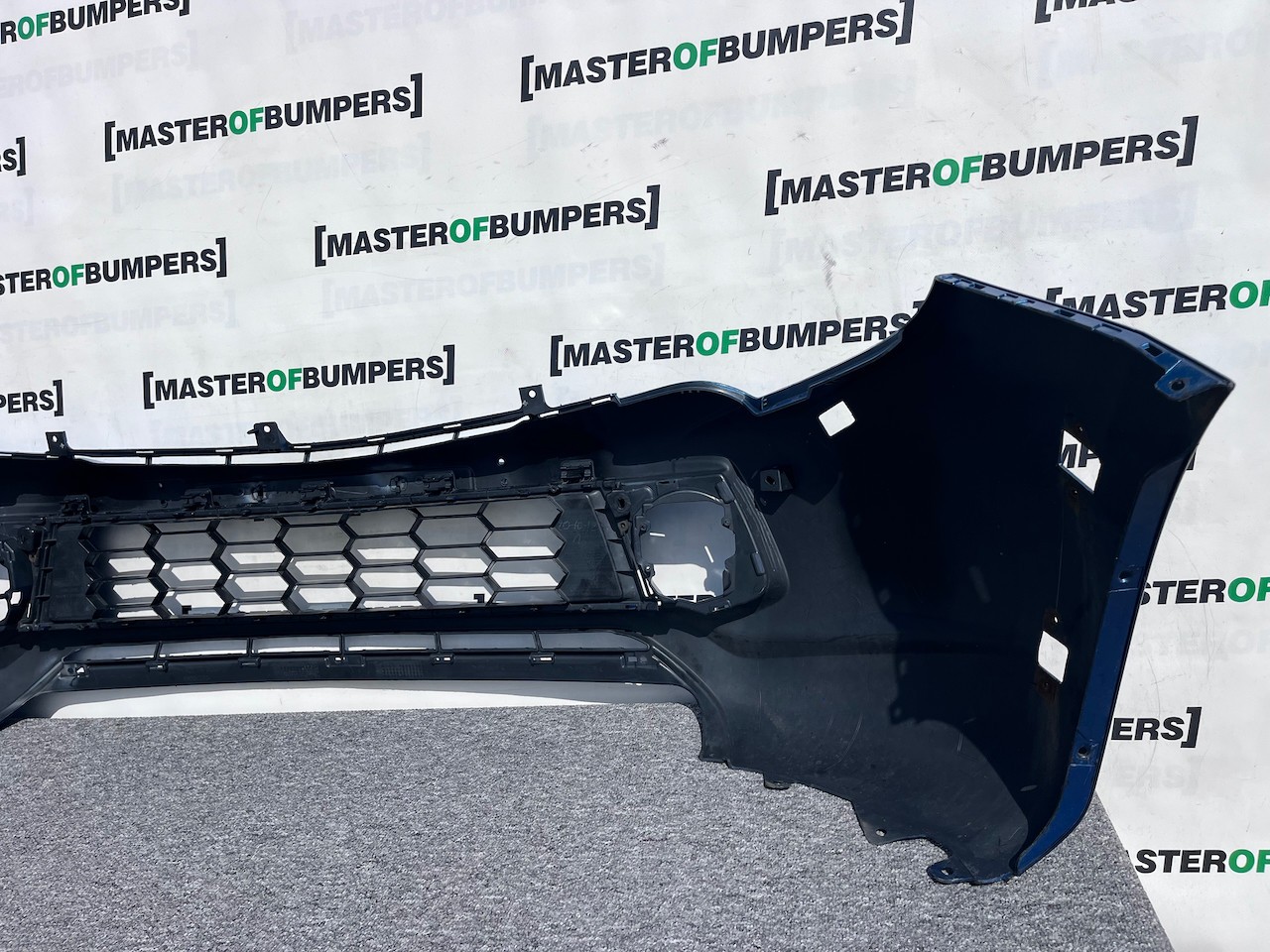 Mitsubishi L200 Barbarian Titan 2016-2019 Front Bumper Jets Genuine [m466]