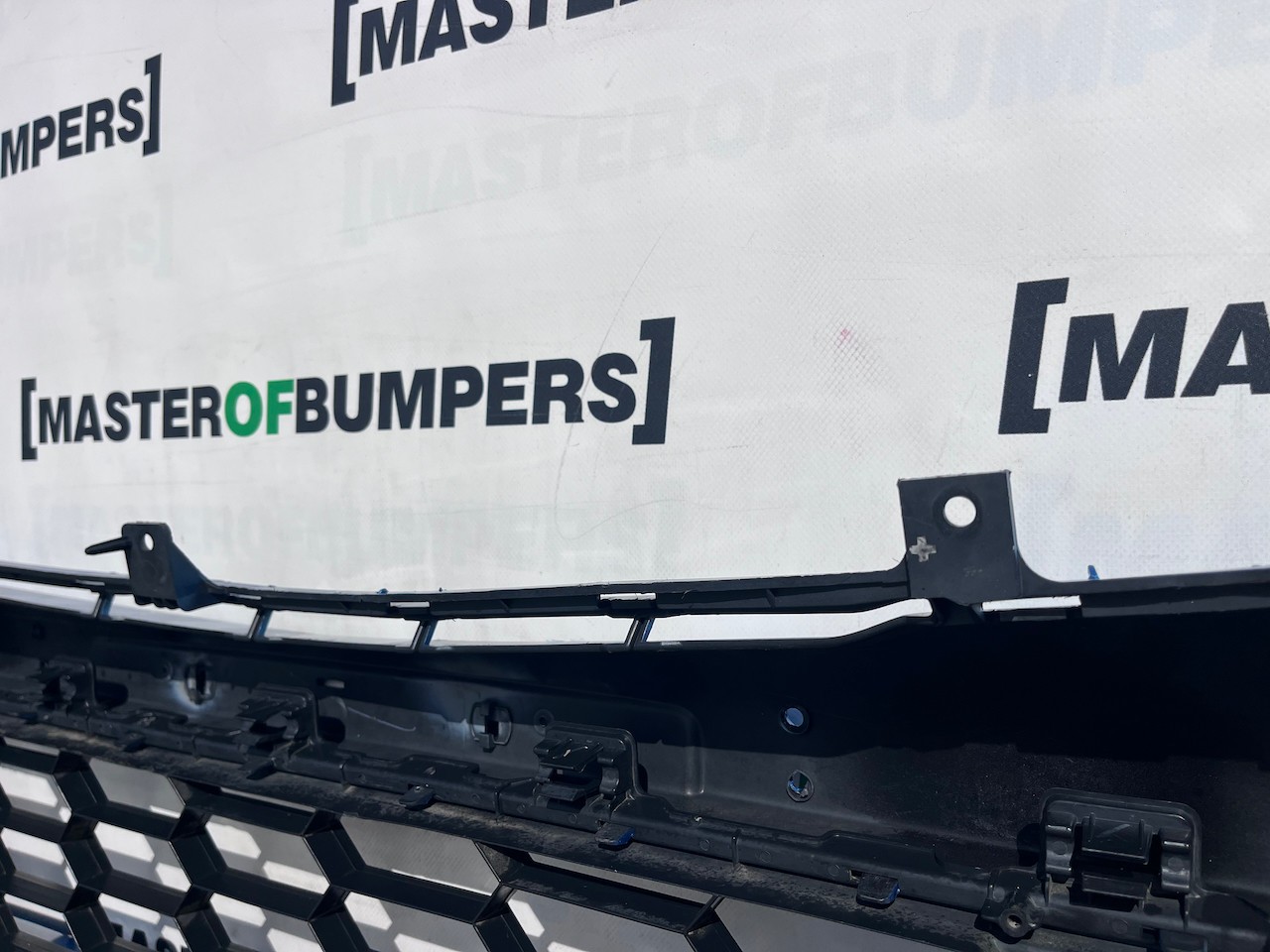 Mitsubishi L200 Barbarian Titan 2016-2019 Front Bumper Jets Genuine [m466]