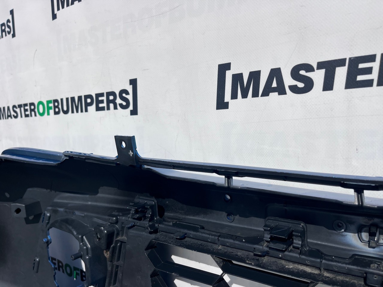 Mitsubishi L200 Barbarian Titan 2016-2019 Front Bumper Jets Genuine [m466]