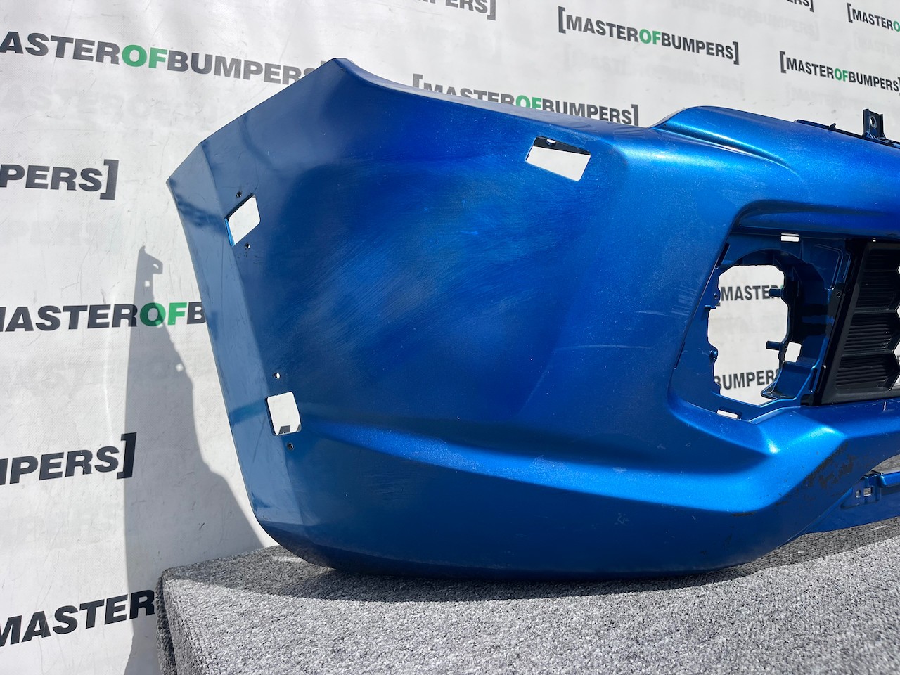 Mitsubishi L200 Barbarian Titan 2016-2019 Front Bumper Jets Genuine [m466]