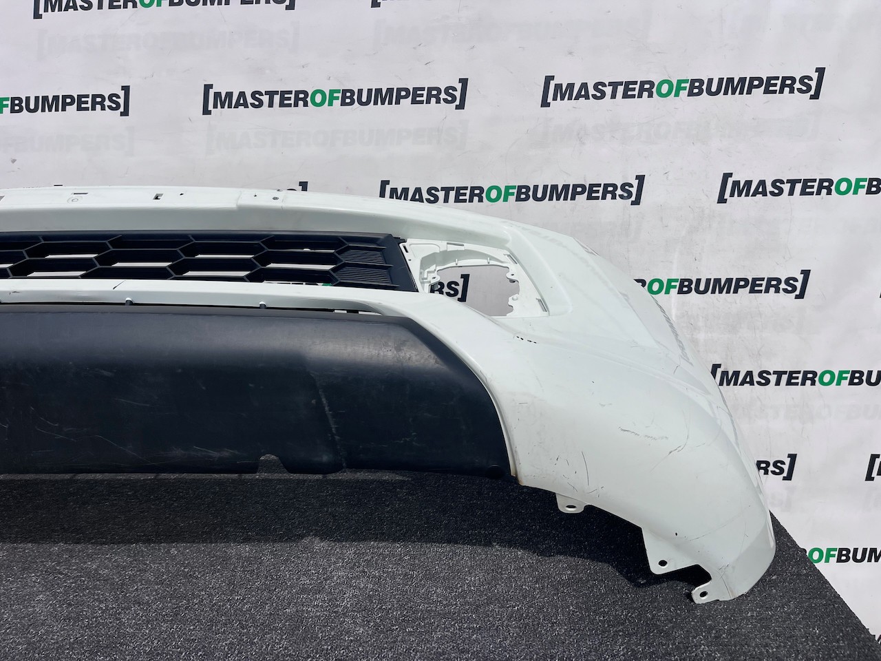 Mitsubishi L200 Barbarian Titan 2016-2019 Front Bumper Jets Genuine [m499]