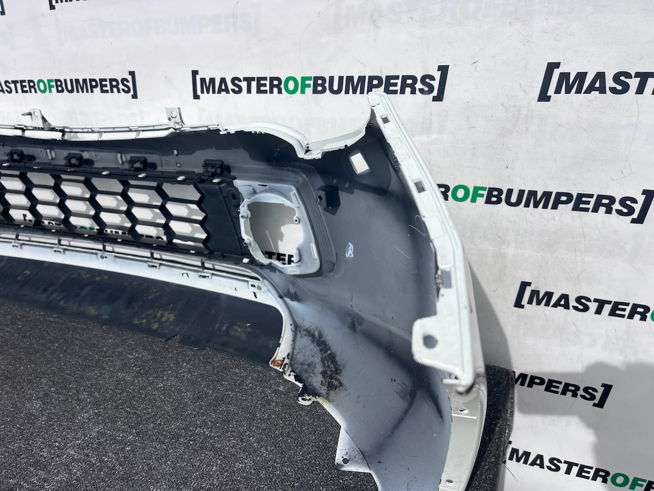 Mitsubishi L200 Barbarian Titan 2016-2019 Front Bumper Jets Genuine [m499]