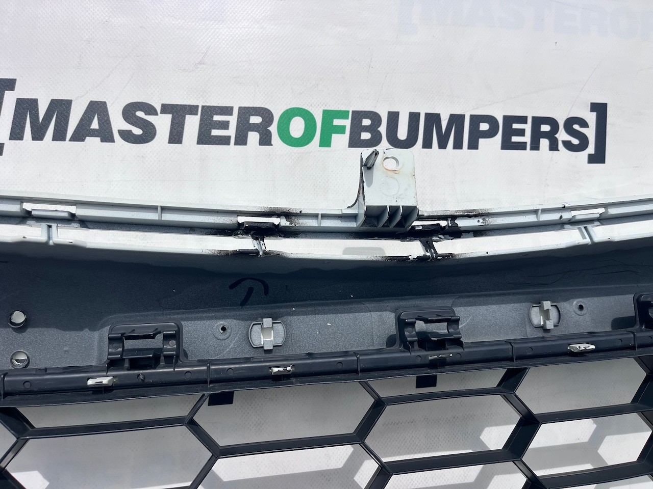 Mitsubishi L200 Barbarian Titan 2016-2019 Front Bumper Jets Genuine [m499]