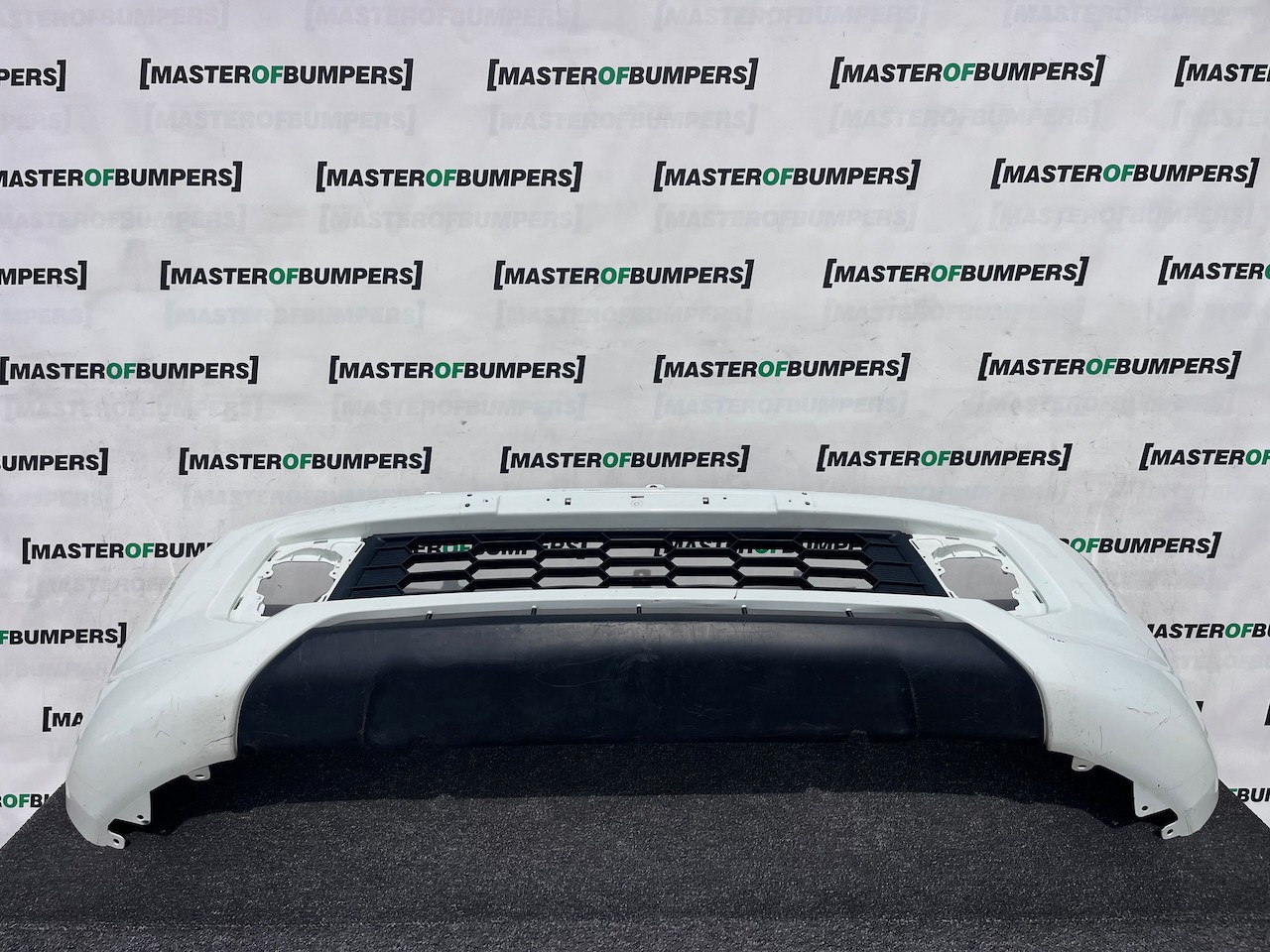 Mitsubishi L200 Barbarian Titan 2016-2019 Front Bumper Jets Genuine [m499]