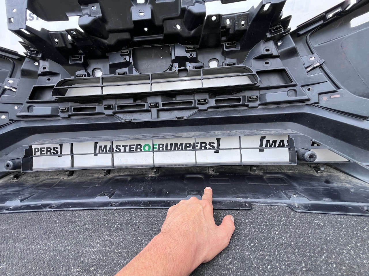 Mitsubishi Eclipse Cross Hatch 2017-2021 Front Bumper 4 Pdc +jets Genuine [m508]