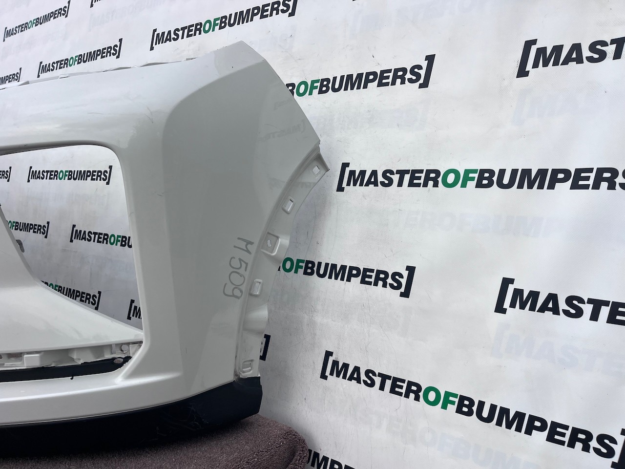 Mitsubishi Eclipse Cross Hatch 2017-2021 Front Bumper  No Pdc Genuine [m509]