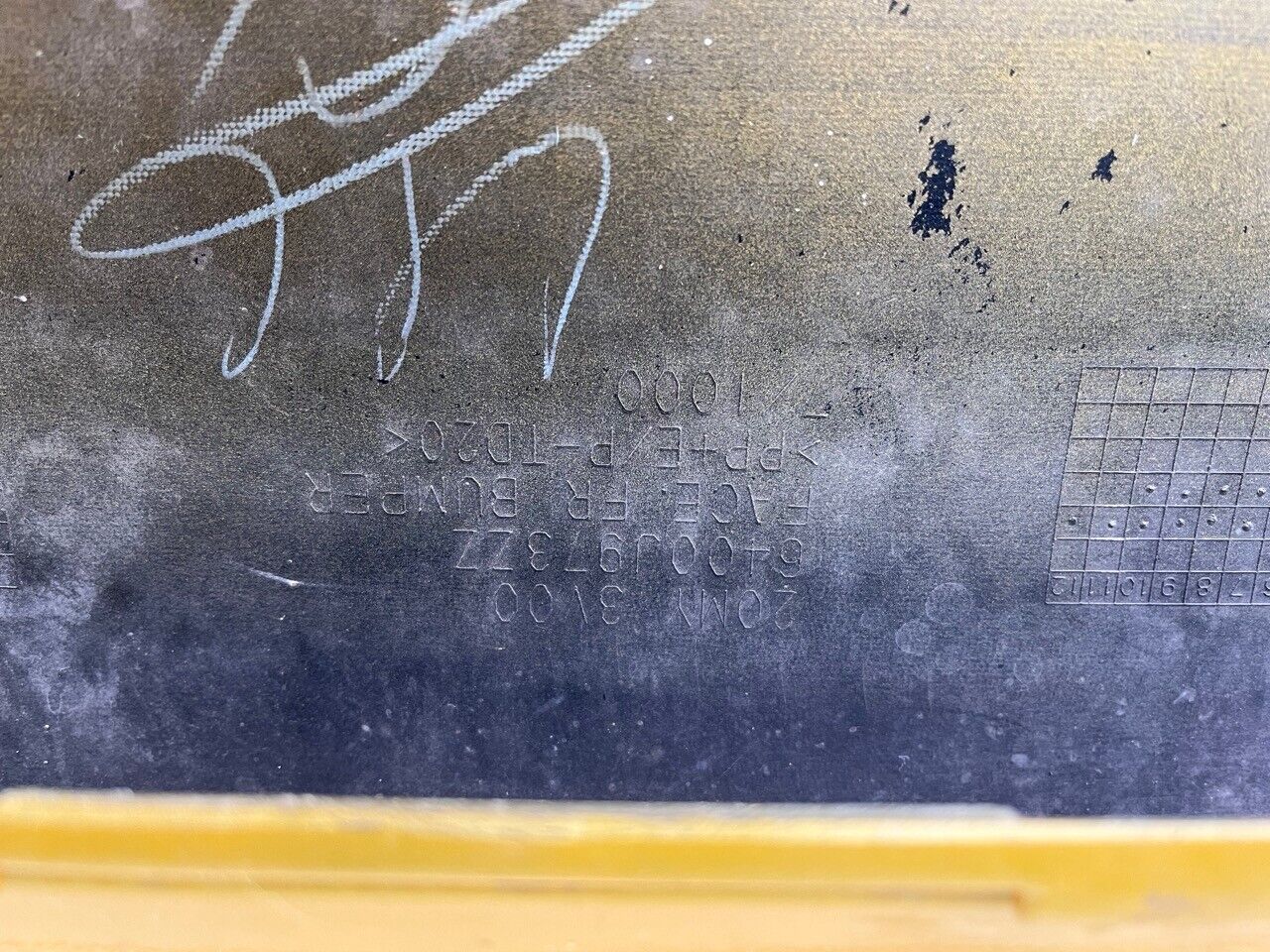 Mitsubishi Mirage Design Sport 2020-on Front Bumper W/grill Genuine [m311]