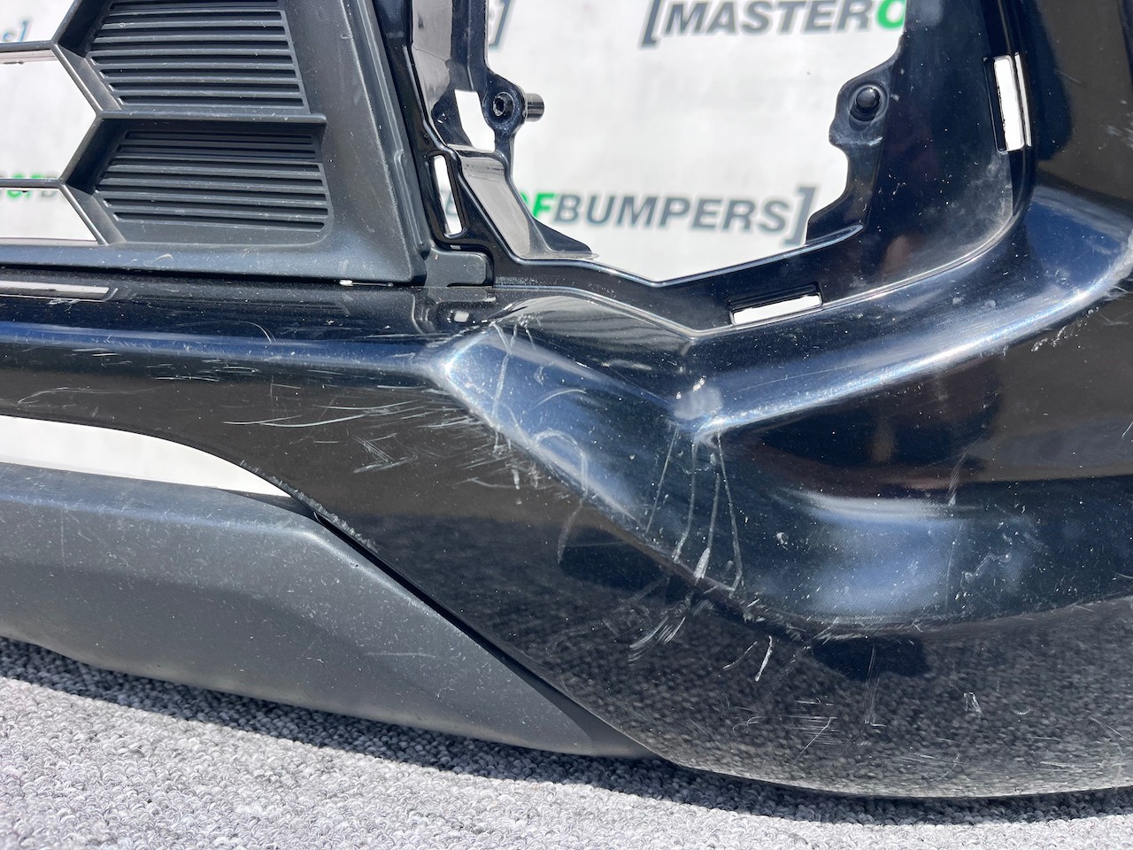 Mitsubishi L200 Barbarian Titan 2016-2019 Front Bumper Jets Genuine [m471]