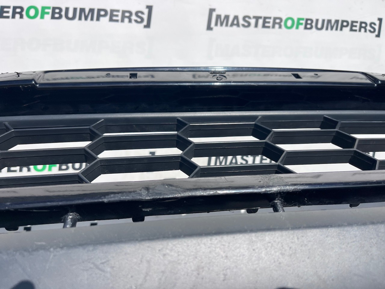 Mitsubishi L200 Barbarian Titan 2016-2019 Front Bumper Jets Genuine [m471]