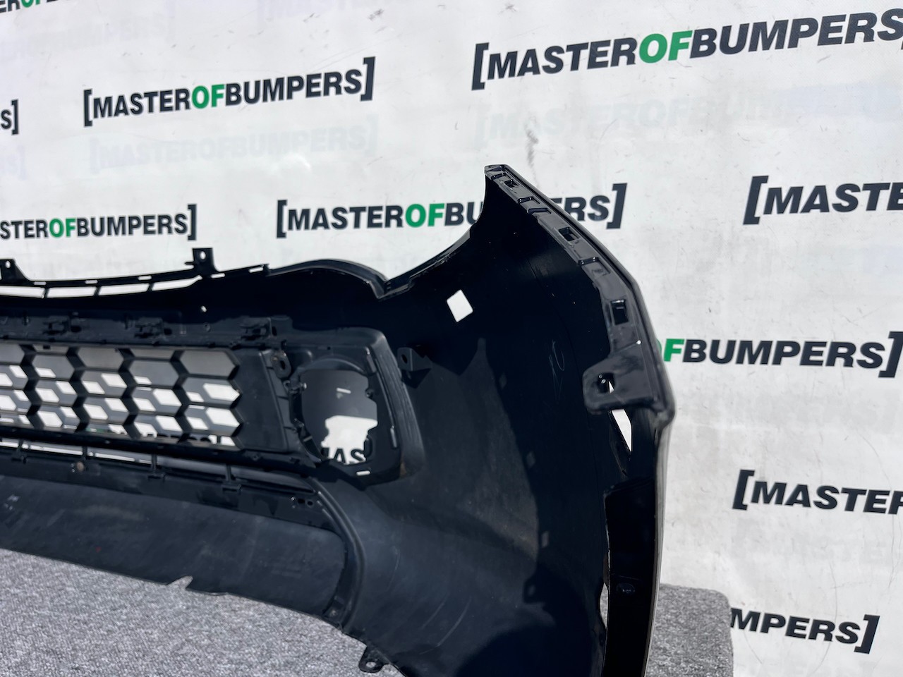 Mitsubishi L200 Barbarian Titan 2016-2019 Front Bumper Jets Genuine [m471]