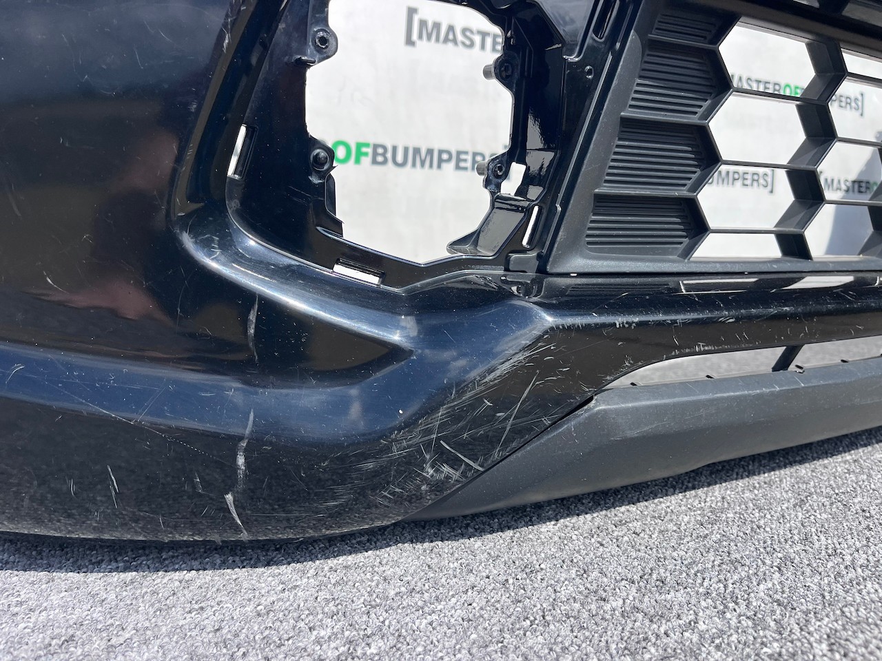 Mitsubishi L200 Barbarian Titan 2016-2019 Front Bumper Jets Genuine [m471]