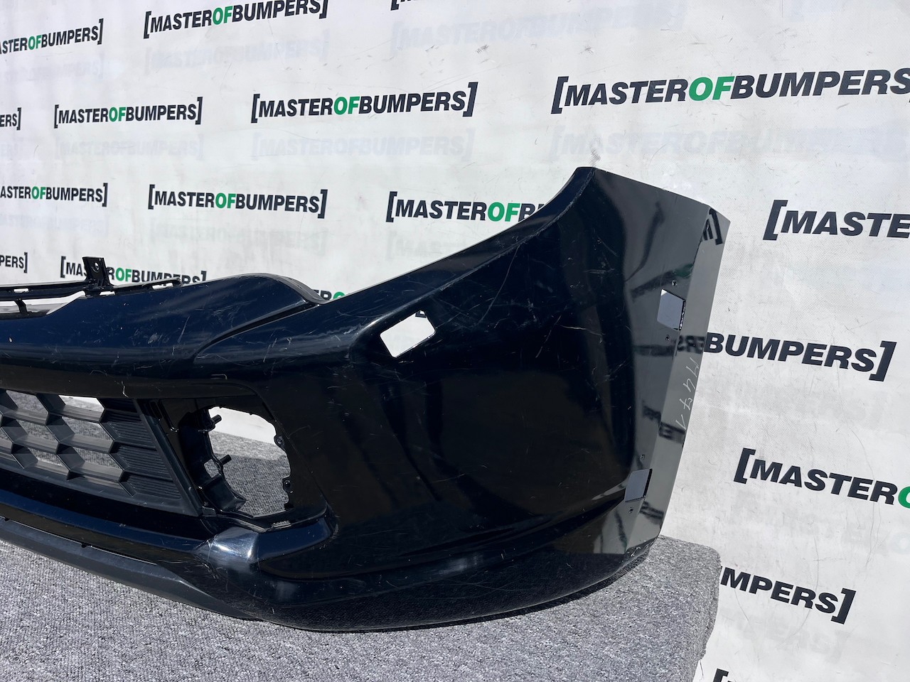 Mitsubishi L200 Barbarian Titan 2016-2019 Front Bumper Jets Genuine [m471]