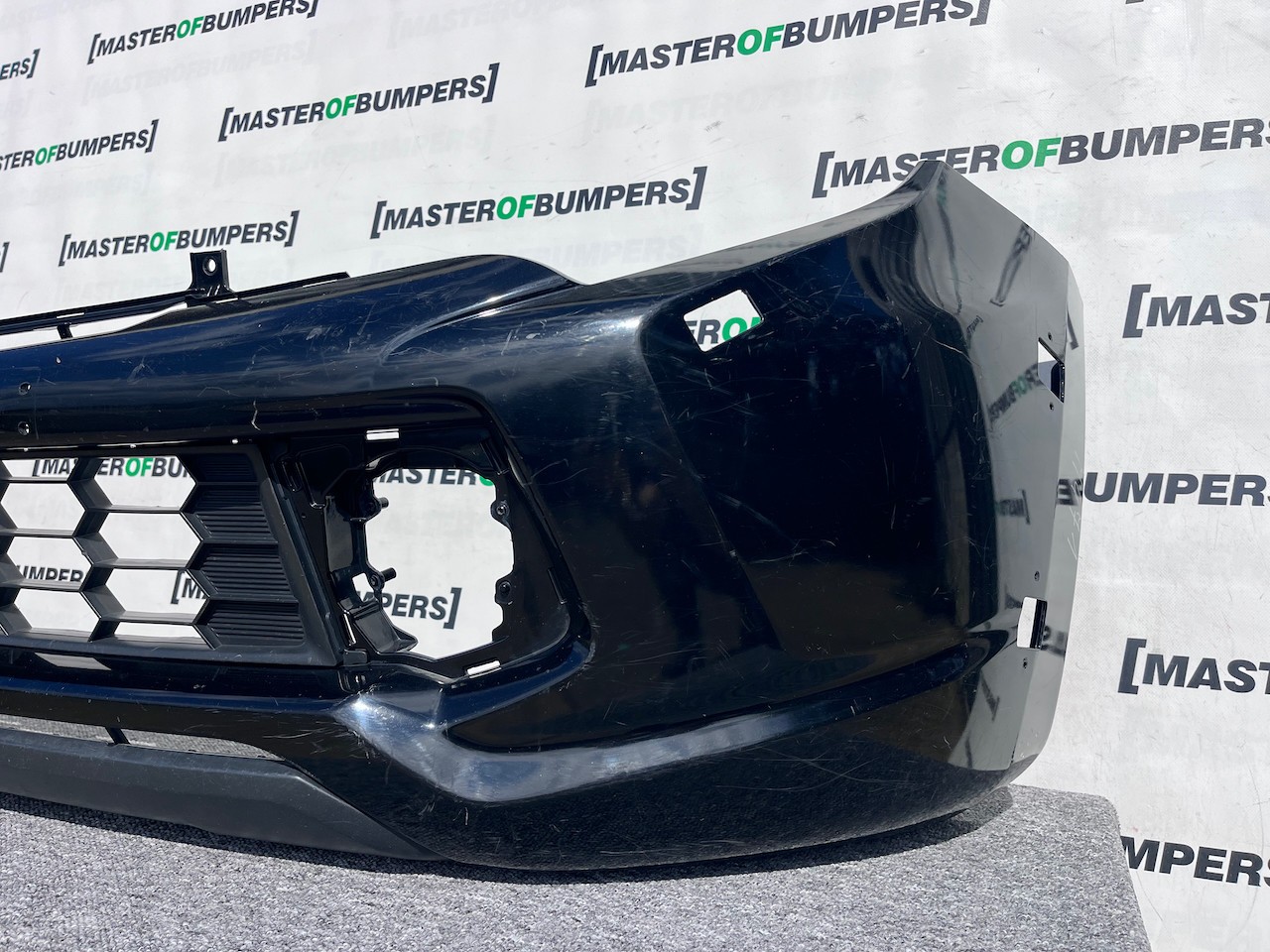 Mitsubishi L200 Barbarian Titan 2016-2019 Front Bumper Jets Genuine [m471]