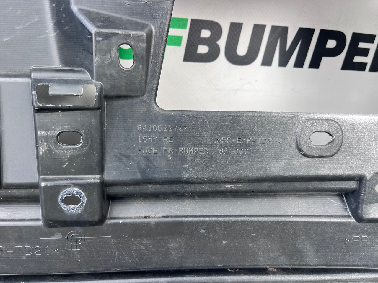 Mitsubishi Outlander Phev Hybrid Mk3 2015-2019 Front Bumper Pdc Genuine [m477]