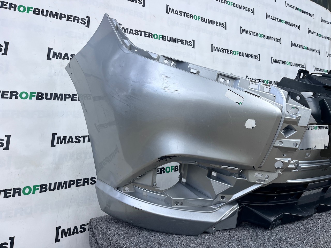 Mitsubishi Outlander Phev Hybrid Mk3 2015-2019 Front Bumper Pdc Genuine [m477]