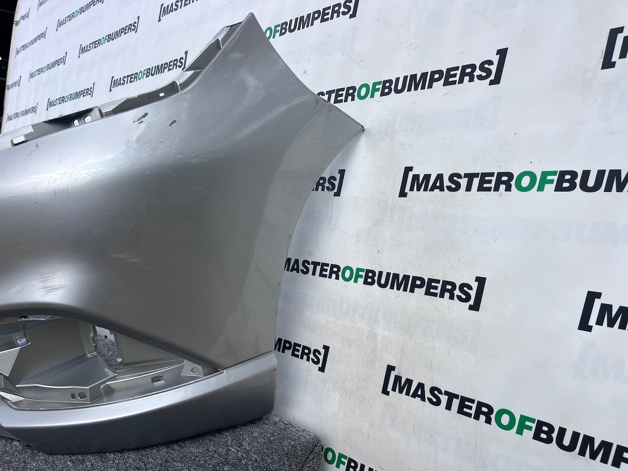 Mitsubishi Outlander Phev Hybrid Mk3 2015-2019 Front Bumper Pdc Genuine [m477]