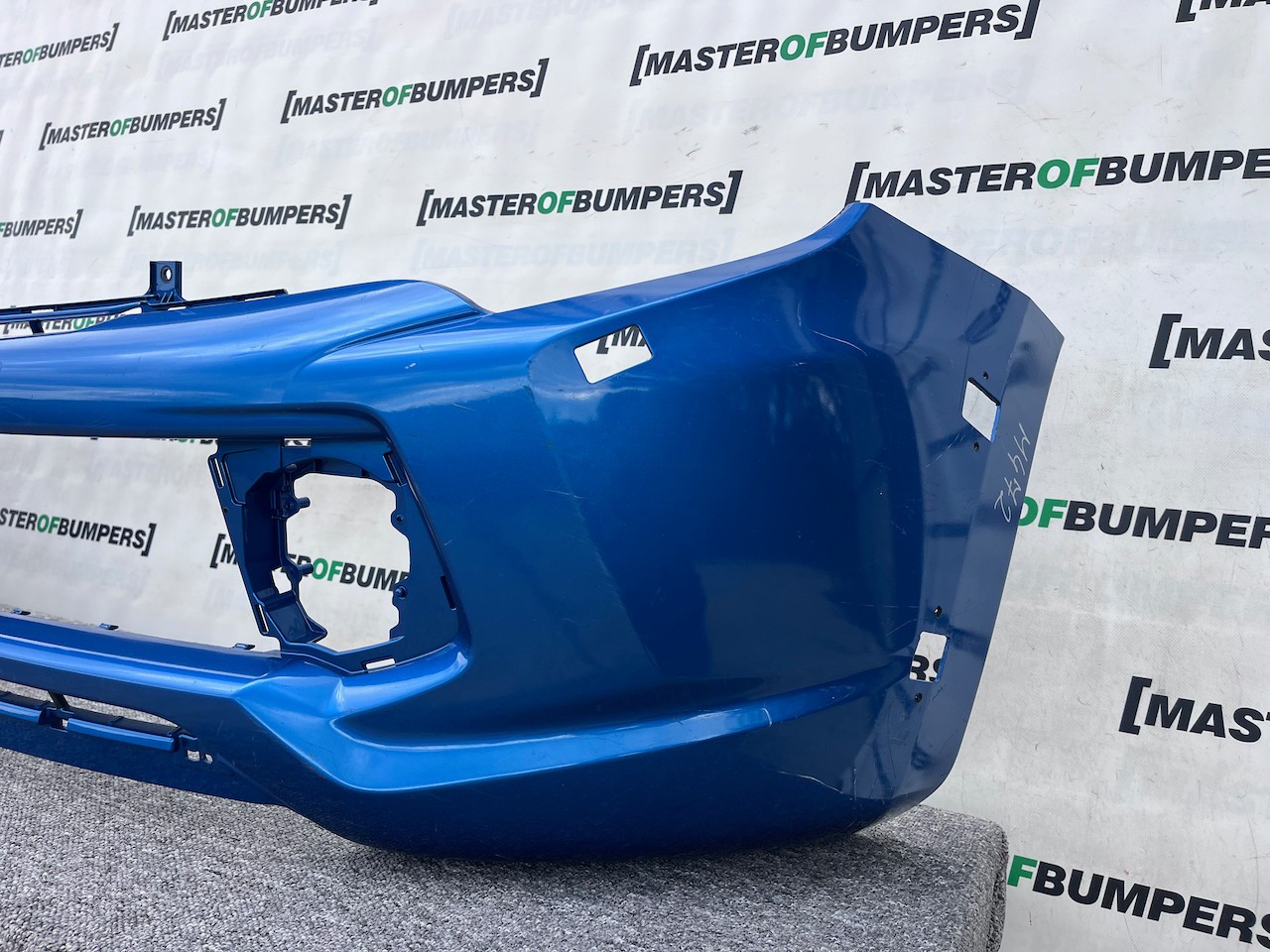 Mitsubishi L200 Barbarian Titan 2016-2019 Front Bumper Jets Genuine [m472]