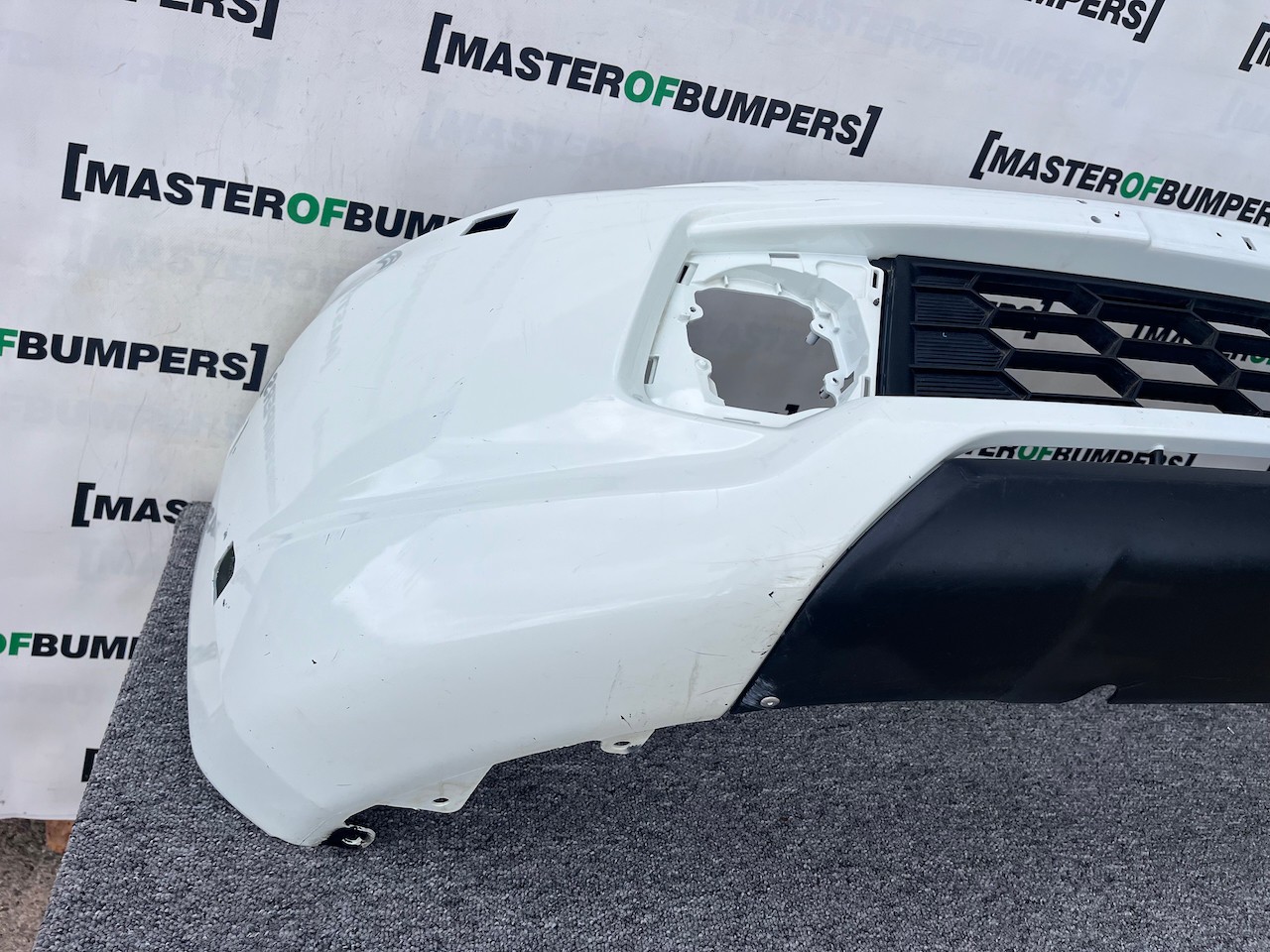 Mitsubishi L200 Barbarian Titan 2016-2019 Front Bumper Jets Genuine [m474]