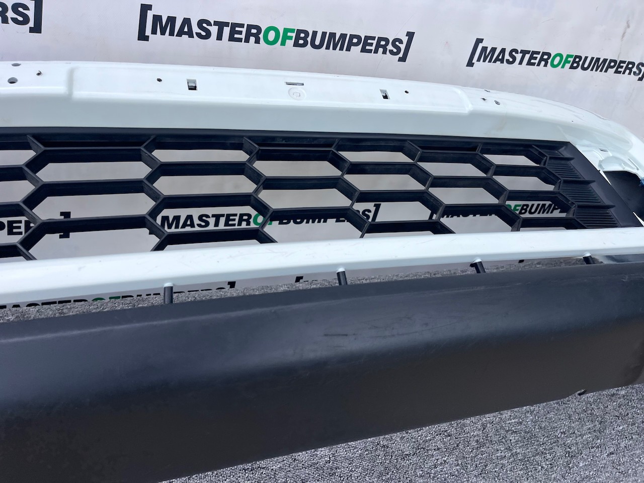 Mitsubishi L200 Barbarian Titan 2016-2019 Front Bumper Jets Genuine [m474]