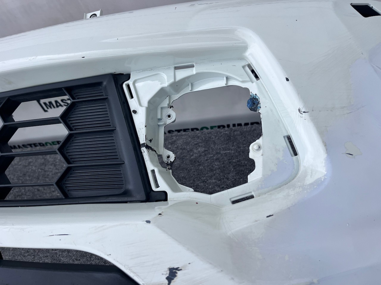 Mitsubishi L200 Barbarian Titan 2016-2019 Front Bumper Jets Genuine [m474]