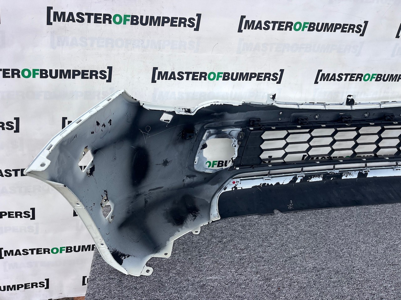 Mitsubishi L200 Barbarian Titan 2016-2019 Front Bumper Jets Genuine [m474]