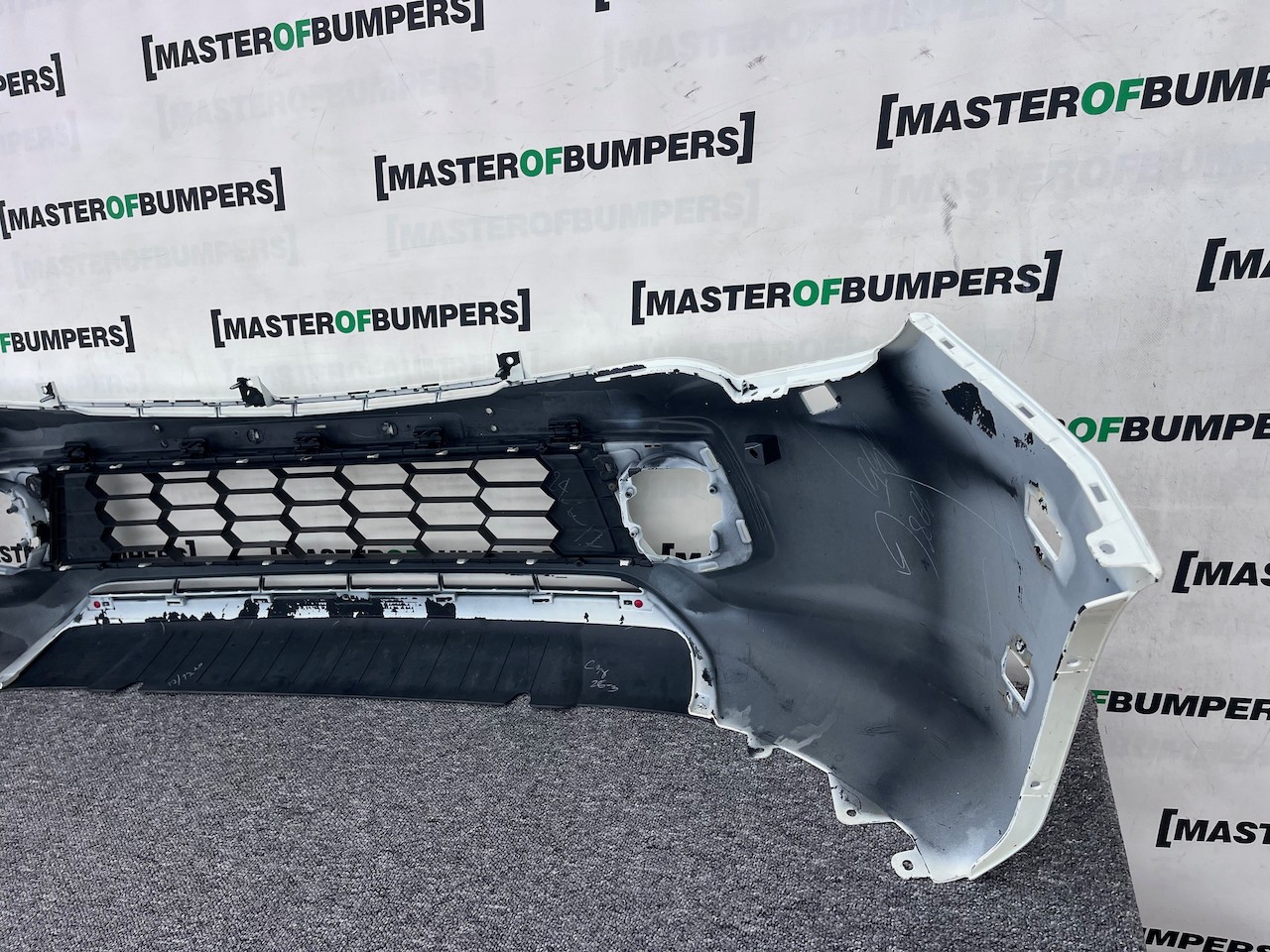 Mitsubishi L200 Barbarian Titan 2016-2019 Front Bumper Jets Genuine [m474]