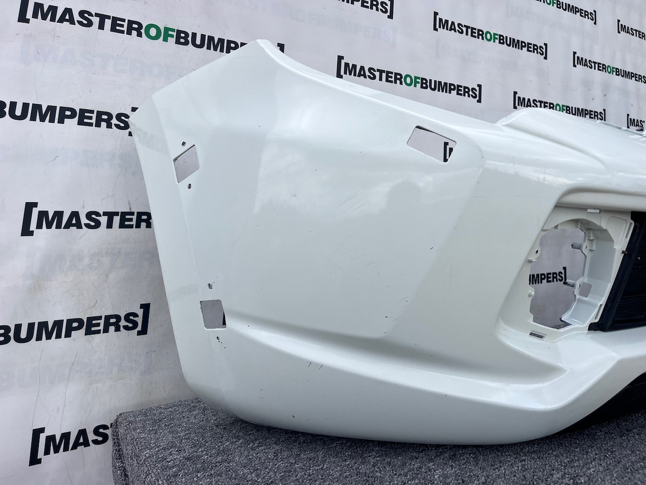 Mitsubishi L200 Barbarian Titan 2016-2019 Front Bumper Jets Genuine [m474]