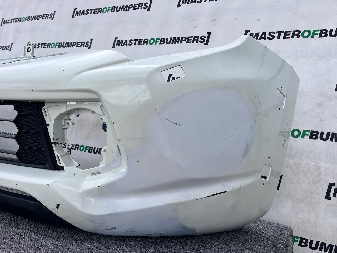 Mitsubishi L200 Barbarian Titan 2016-2019 Front Bumper Jets Genuine [m474]