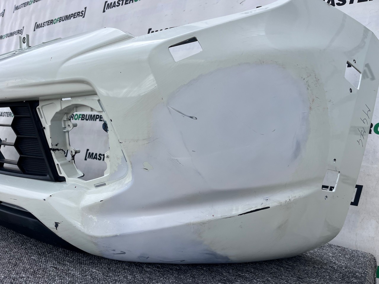 Mitsubishi L200 Barbarian Titan 2016-2019 Front Bumper Jets Genuine [m474]