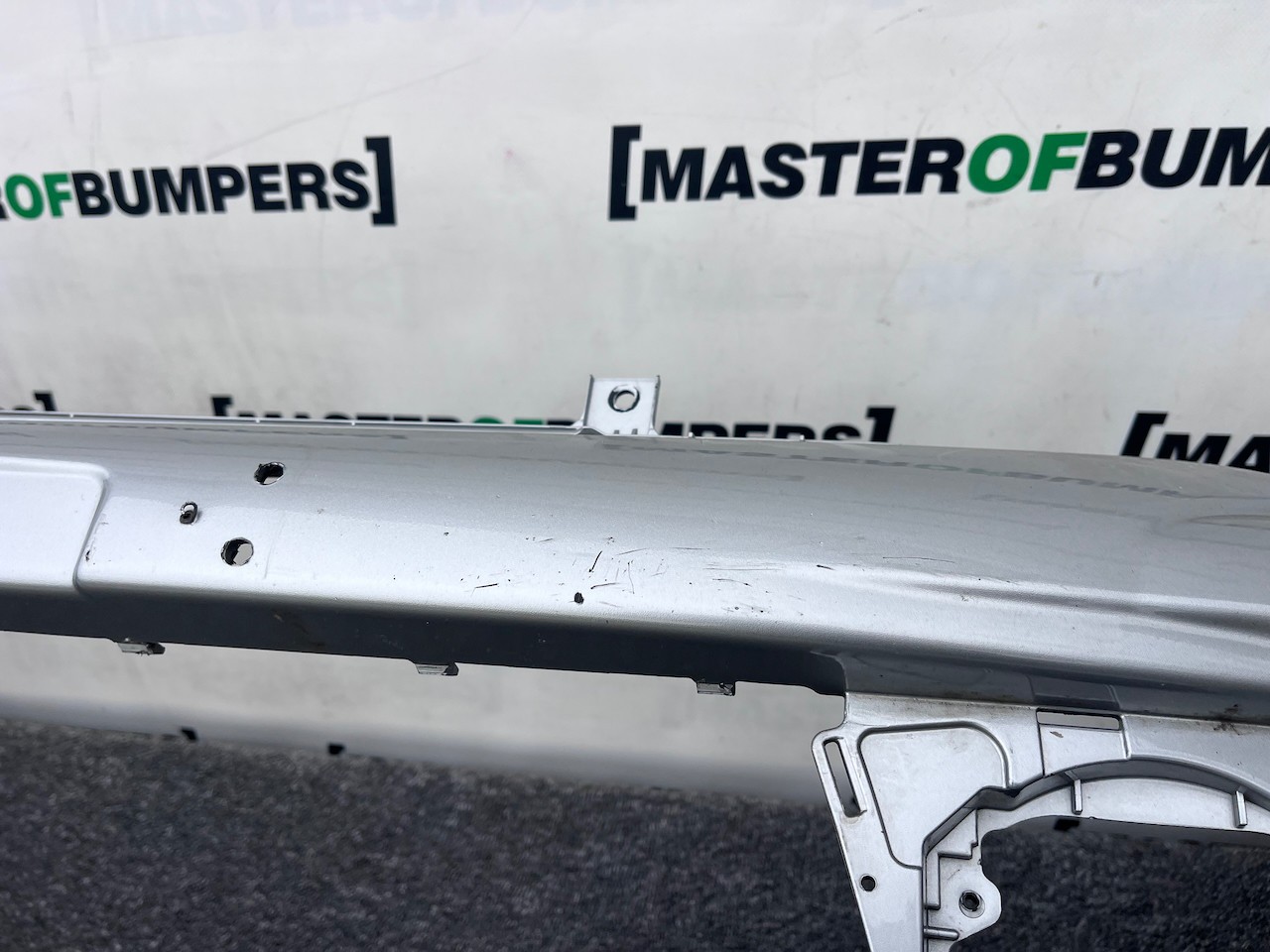 Mitsubishi L200 Warior Double Cab 2016-2019 Front Bumper No Jets Genuine [m327]