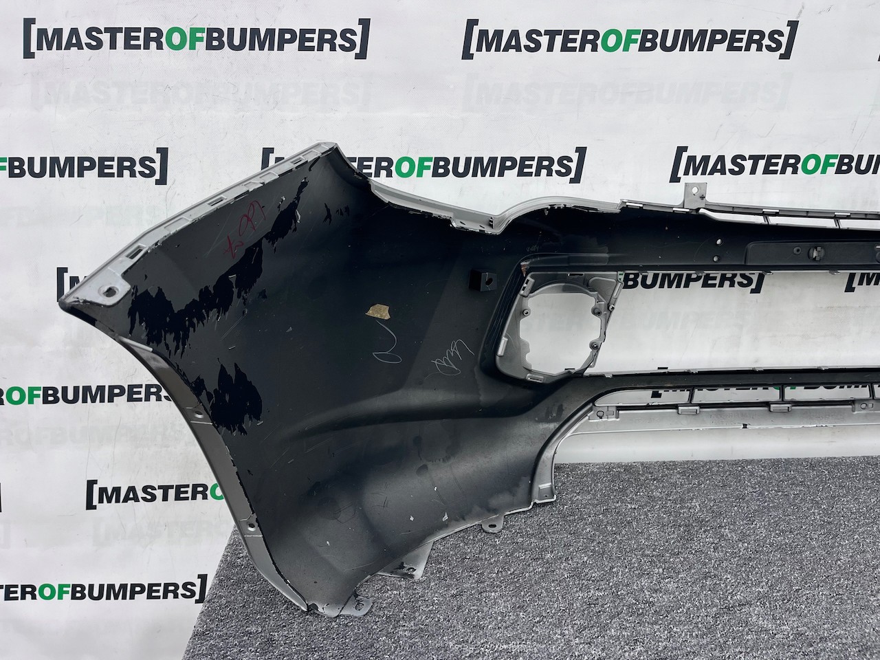 Mitsubishi L200 Warior Double Cab 2016-2019 Front Bumper No Jets Genuine [m327]