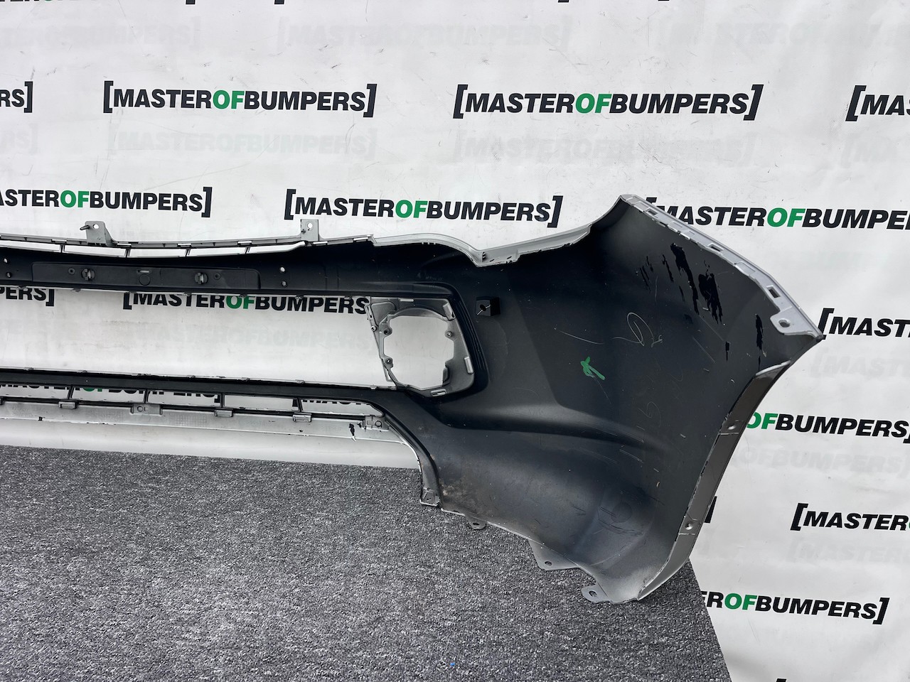 Mitsubishi L200 Warior Double Cab 2016-2019 Front Bumper No Jets Genuine [m327]