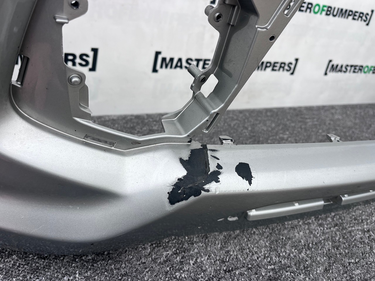 Mitsubishi L200 Warior Double Cab 2016-2019 Front Bumper No Jets Genuine [m327]
