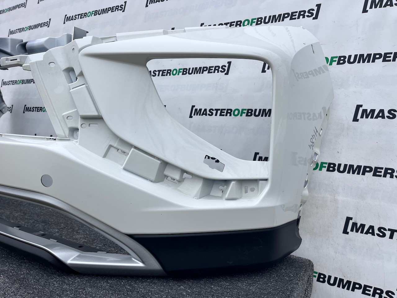 Mitsubishi Eclipse Cross Dynamic Lift 2021-2024 Front Bumper Genuine [m484]