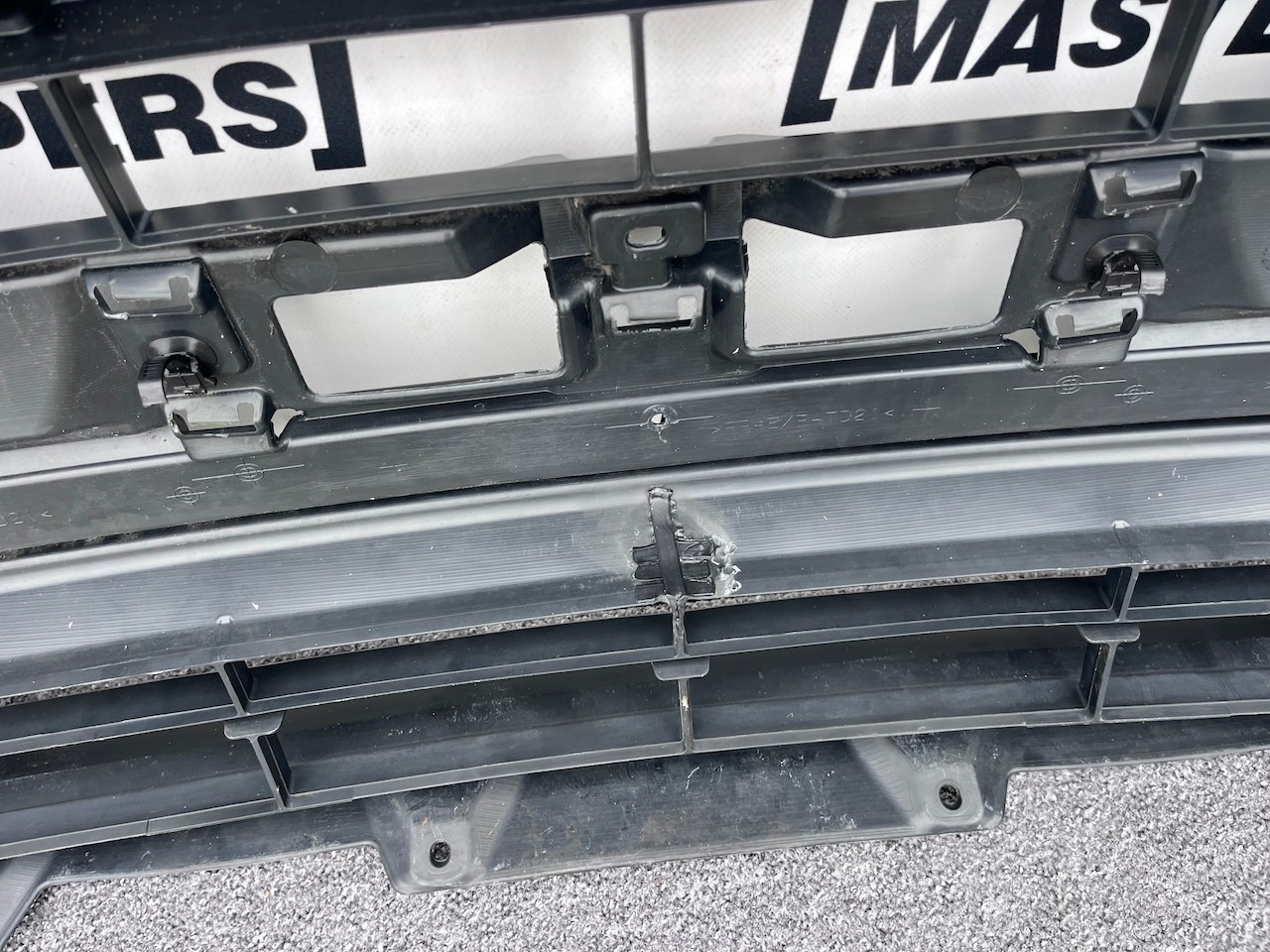 Mitsubishi Outlander Ls Phev Mk3 2017-2021 Front Bumper No Pdc Genuine [m483]