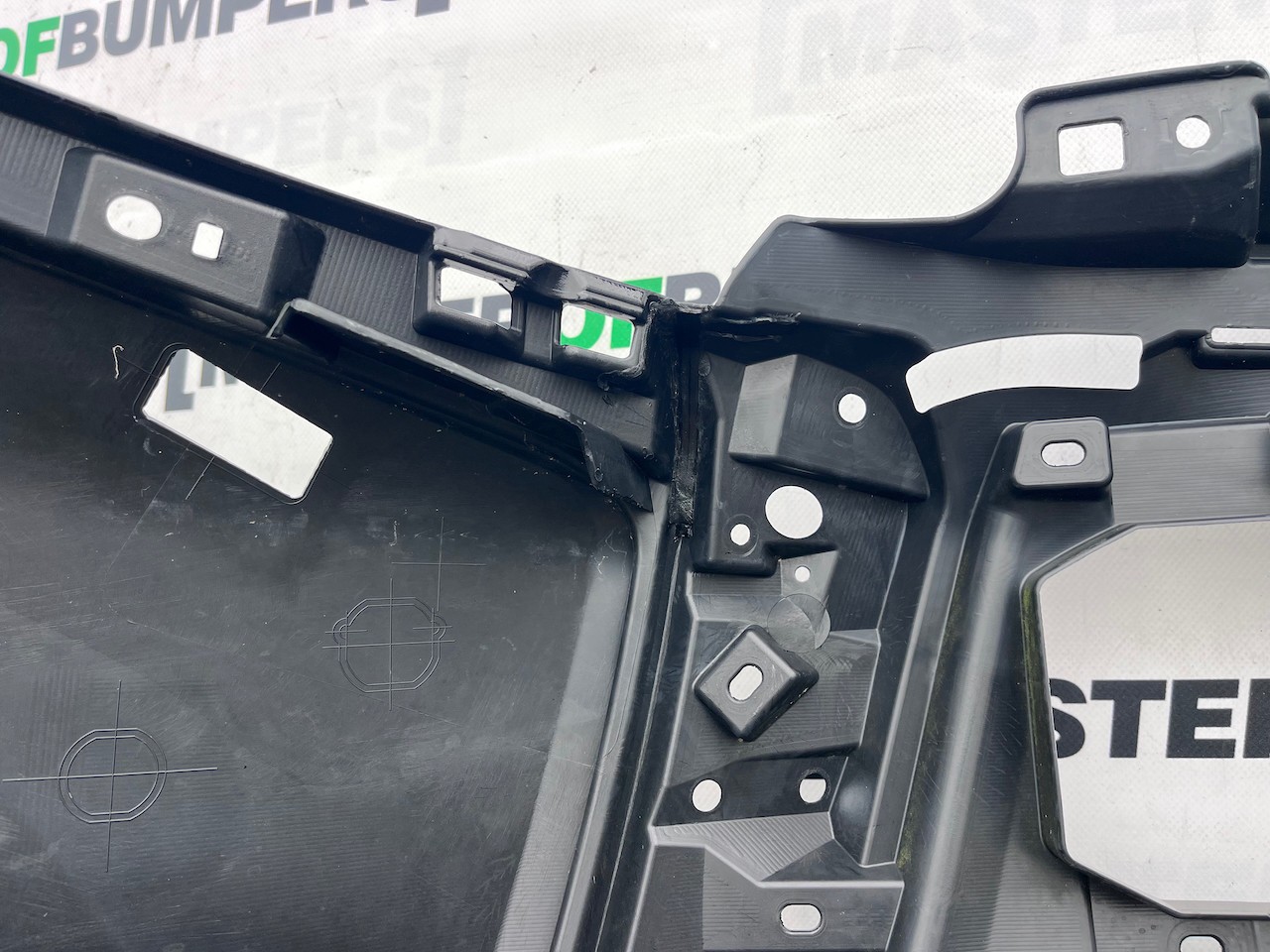 Mitsubishi Outlander Ls Phev Mk3 2017-2021 Front Bumper No Pdc Genuine [m483]