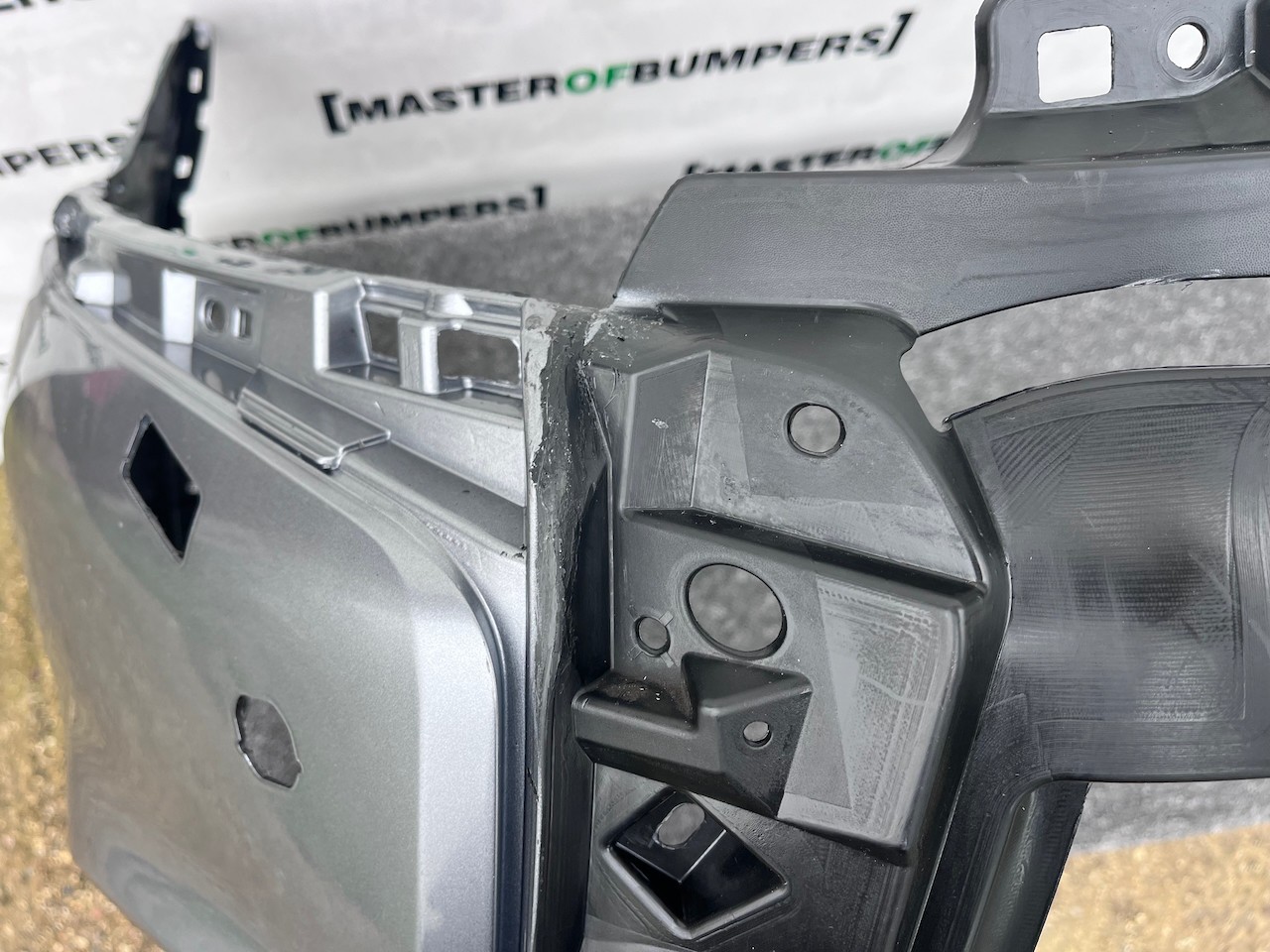 Mitsubishi Outlander Ls Phev Mk3 2017-2021 Front Bumper 4 Pdc Jet Genuine [m491]