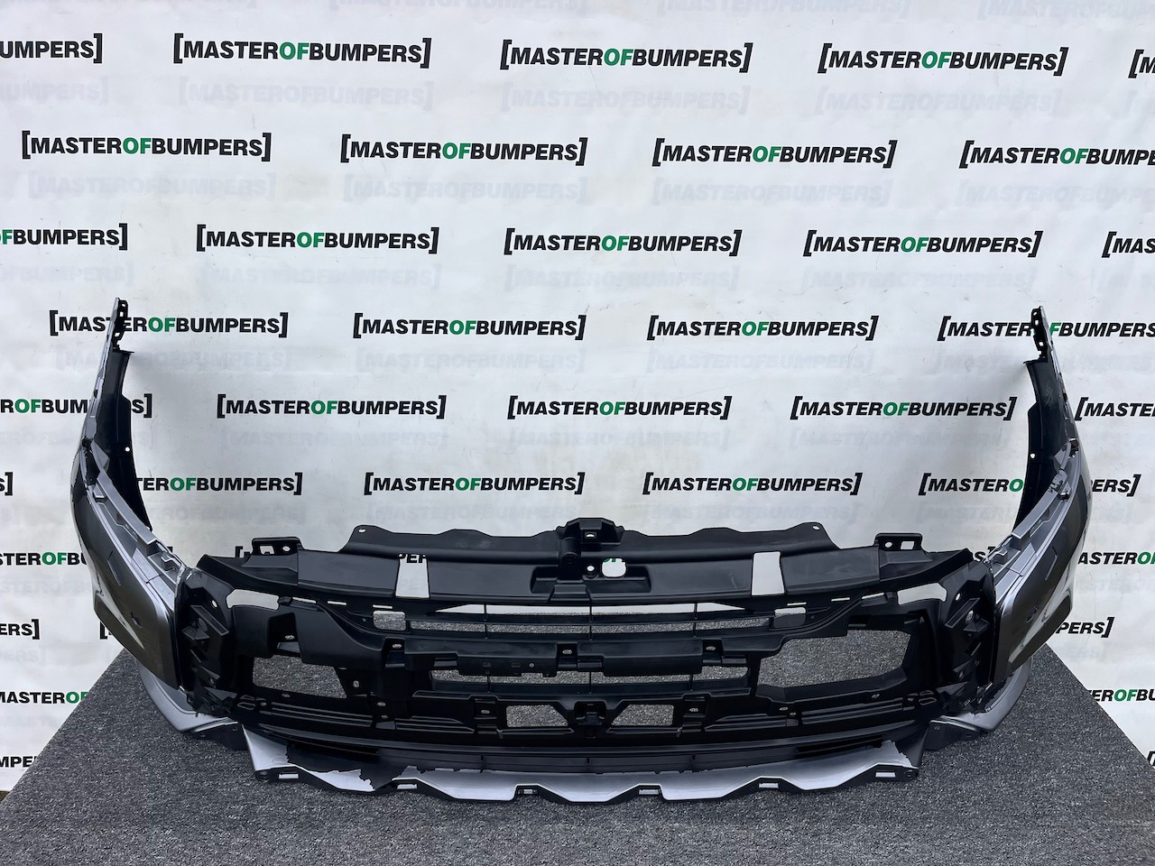 Mitsubishi Outlander Ls Phev Mk3 2017-2021 Front Bumper 4 Pdc Jet Genuine [m491]